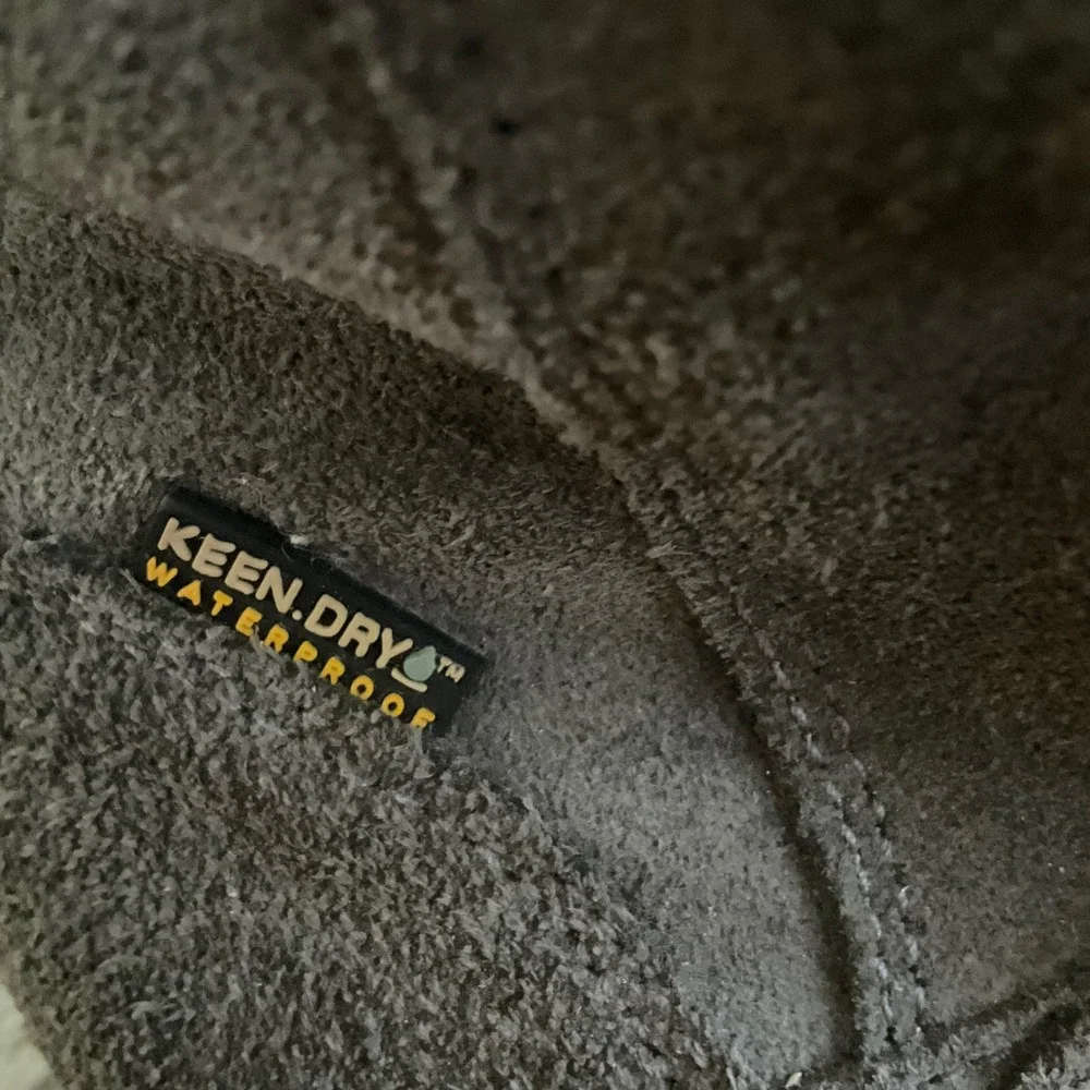 Keen Waterproof Boots Women 7.5 Gray Suede Lace Up Buckle 1011439